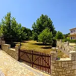 شقة Nostos